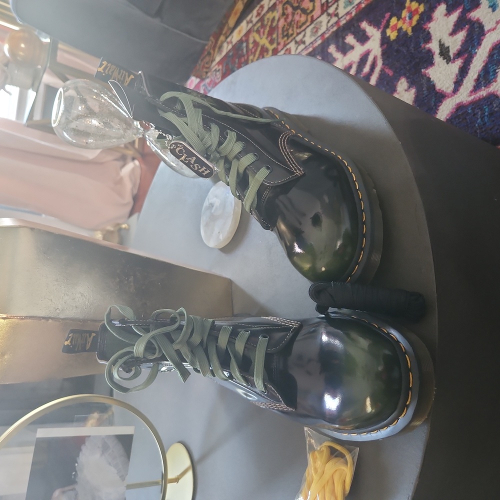DR. MARTENS THE CASH